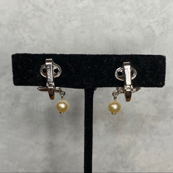 Vintage Avon Leafs w/ Hanging Pearl Clip Ons - Picture 3 of 7